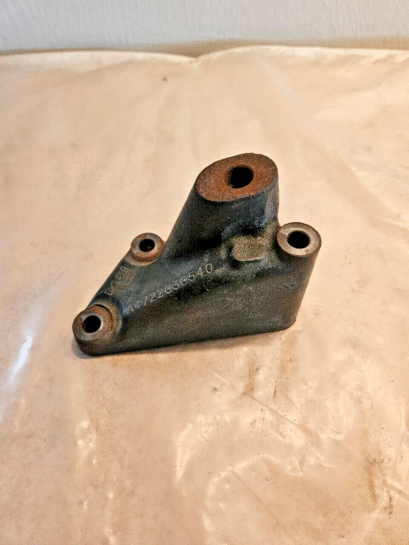 DETROIT DIESEL DD15 ENGINE BELT TENSIONER BRACKET A4722030540 OEM - 40$ Picture 1 of 4