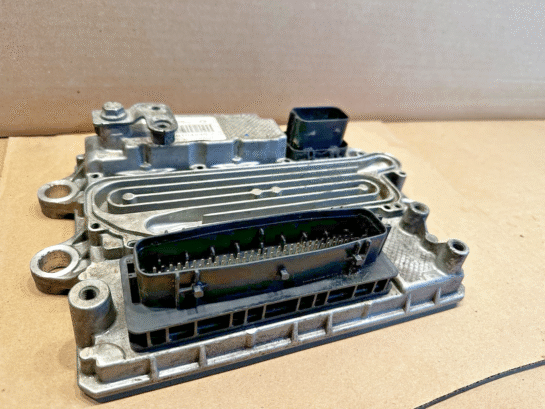 2011 Detroit Diesel DD15 Engine 580HP ECM A0004466035 OEM - 975$ Picture 1 of 5 Picture 2 of 5