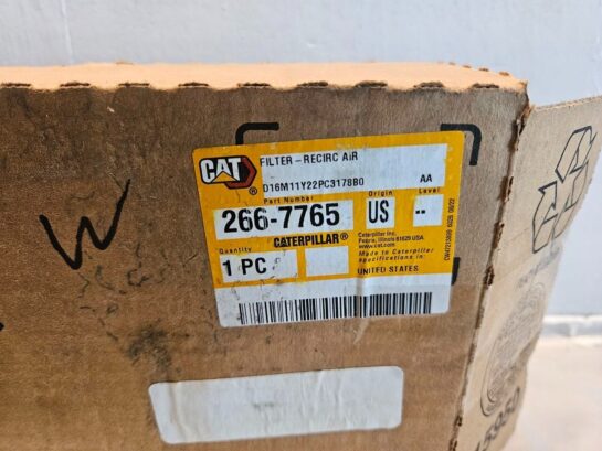 New Cat Caterpillar 266-7765 Cabin Air Filter 2667765 OEM - 40$ Picture 1 of 3