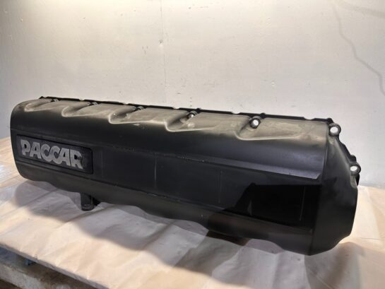 2015 2016 PACCAR MX-13 Valve Cover Diesel Engine 1885471 OEM - 400$ Picture 1 of 4 Picture 2 of 4