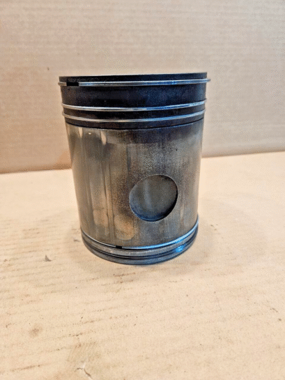 Detroit Diesel 8V92 Engine Piston OEM 5144872 - 80$ Picture 1 of 2 Picture 2 of 2