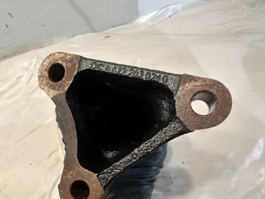DETROIT DIESEL DD15 RADIATOR MOUNTING SUPPORT BRACKET A4722030240 OEM - 40$ Picture 1 of 3 Picture 2 of 3