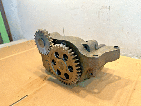 2011 Cummins ISX12 Diesel Engine Oil Pump 2883218 OEM - 430$ Picture 1 of 4 Picture 2 of 4