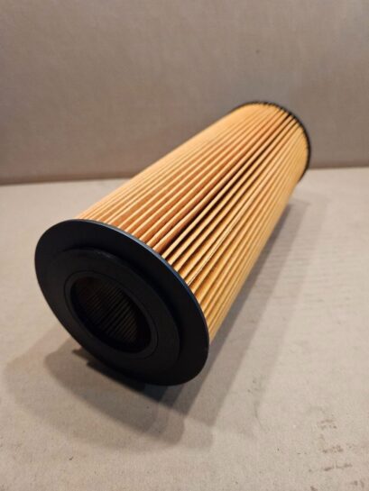 NEW NAPA GOLD OIL FILTER 7657 and 557657 - 44$ Picture 1 of 4