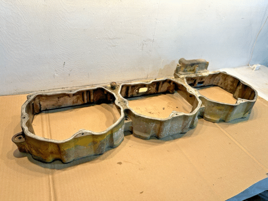 Caterpillar CAT 3176 Diesel Engine Rocker Housing with Breather 6I4583 - 275$ Picture 1 of 4