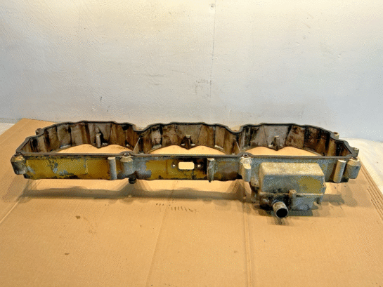 Caterpillar CAT 3176 Diesel Engine Rocker Housing with Breather 6I4583 - 275$ Picture 1 of 4 Picture 2 of 4