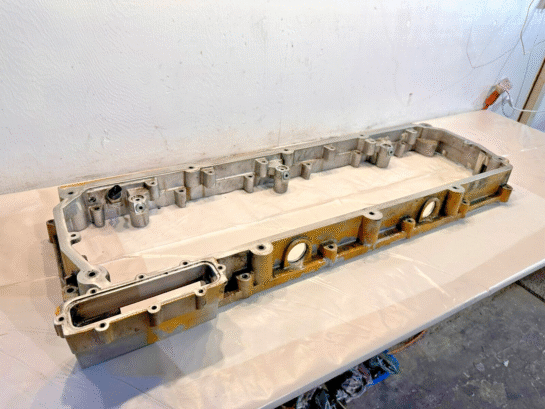 CATERPILLAR CAT C13 RISER TOP JAKE BRAKE SPACER ROCKER HOUSING 238-6710 OEM - 400$ Picture 1 of 4