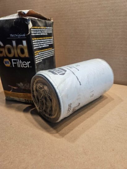 New NAPA Gold  Spin on Fuel Filter 3525 - 35$ Picture 1 of 3
