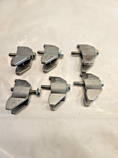 Set of 6 Paccar MX13 fuel injectors hold down clamps 1791123 OEM - 80$ Picture 1 of 3 Picture 2 of 3 Picture 3 of 3