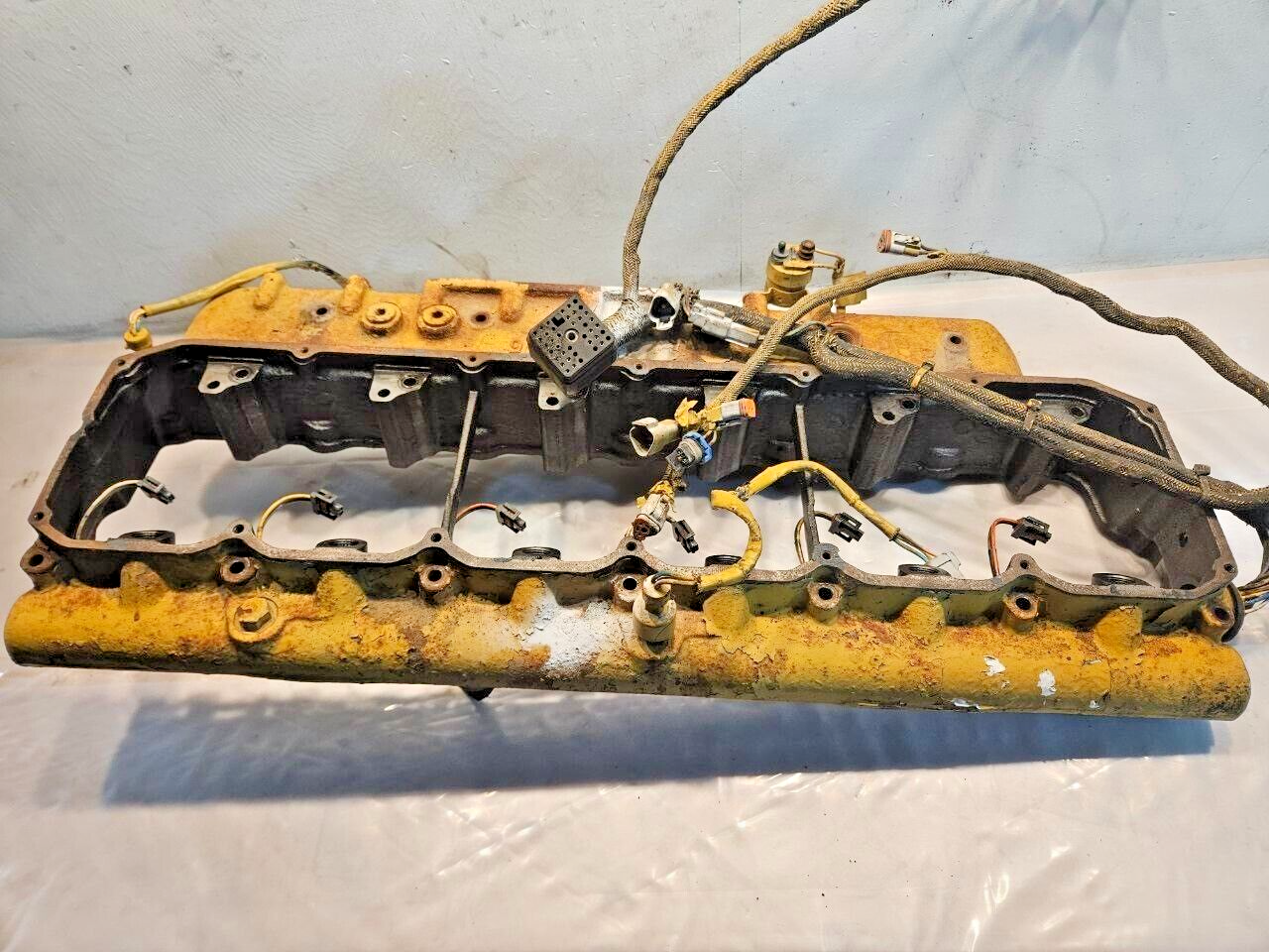 CATERPILLAR CAT 3126 Diesel Engine ROCKER ARM HOUSING w/ Wiring Harness ...