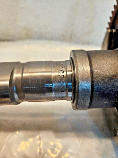 Detroit Diesel Engine 4-71 RH Camshaft 5102663 with Gear 5121815 OEM - 560$ Picture 1 of 8 Picture 2 of 8