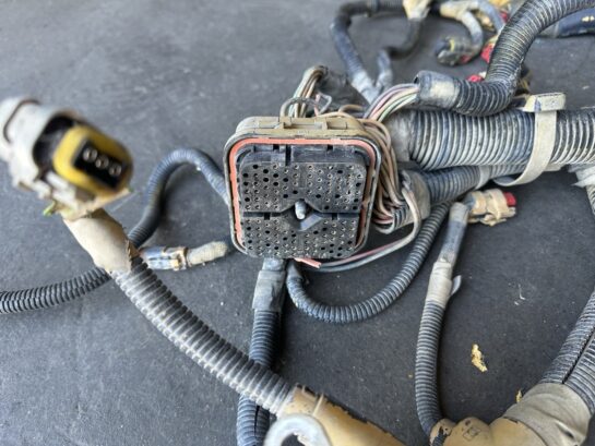 2008 C15 Acert 475HP Caterpillar Diesel Engine Complete Wiring Harness OEM - 945$ Picture 1 of 7 Picture 2 of 7