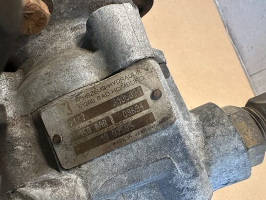 CAT 3406E Caterpillar C15 LUK Power Steering Pump 2106031 OEM - 285$ Picture 1 of 3 Picture 2 of 3