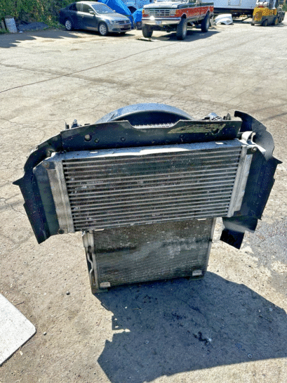 2004 FREIGHTLINER M2-106 Complete BEHR RADIATOR BHTD9438 from Cat C7 OEM - 750$ Picture 1 of 9 Picture 2 of 9