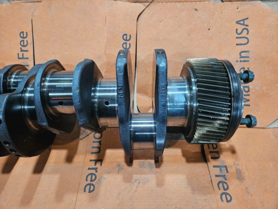 Needs polishing Cummins ISX 11.9 ISX12 Diesel Engine Crankshaft 2864604 OEM - 1300$ Picture 1 of 10