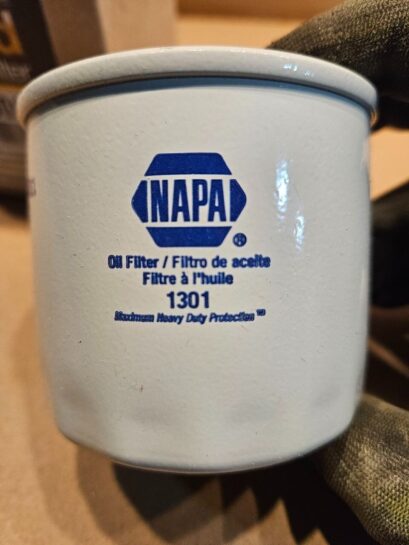 New NAPA GOLD 1301 Spin On OIL FILTER - 24$ Picture 1 of 3