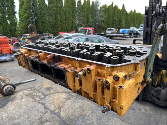 Caterpillar CAT C11 C13 Diesel Engine Loaded Cylinder Head 257-2170 OEM - 2000$ Picture 1 of 5
