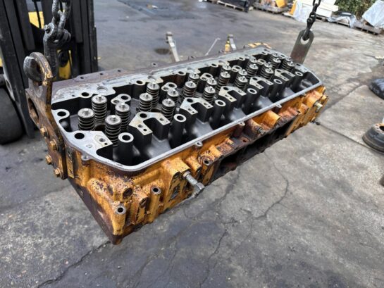 Caterpillar CAT C11 C13 Diesel Engine Loaded Cylinder Head 257-2170 OEM - 2000$ Picture 1 of 5 Picture 2 of 5