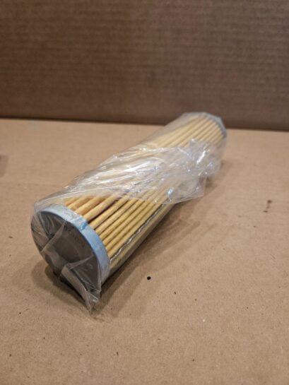 New Komatsu Hydraulic FILTER 5694383920 OEM  569-43-83920 - 45$ Picture 1 of 3 Picture 2 of 3