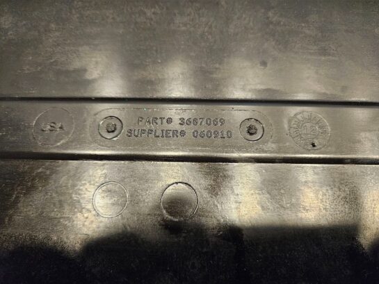 2012 Cummins ISX15 Diesel Engine Valve Cover 3687069 OEM - 210$ Picture 1 of 4