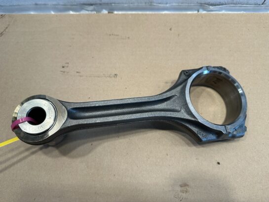 2019 CAT ENGINE C4.4 225-5441 Connecting Rod Perkins Engine 4 Cyl OEM - 135$ Picture 1 of 4 Picture 2 of 4