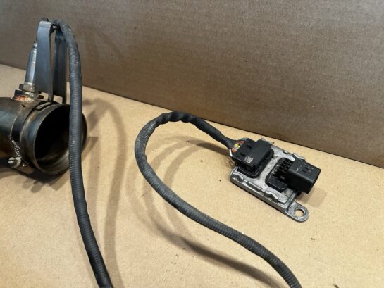 Caterpillar CAT C4.4 Diesel Engine Back Pressure Valve And Elbow 468-3931 OEM - 1175$ Picture 1 of 9 Picture 2 of 9