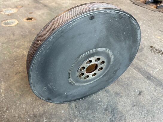 Detroit Diesel DD15 Engine Harmonic Balancer A4720350300 OEM - 310$ Picture 1 of 4