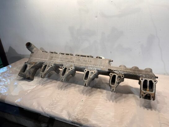DETROIT DIESEL DD15 ENGINE EGR COOLER MANIFOLD BRACKET A4722030201 OEM - 175$ Picture 1 of 3