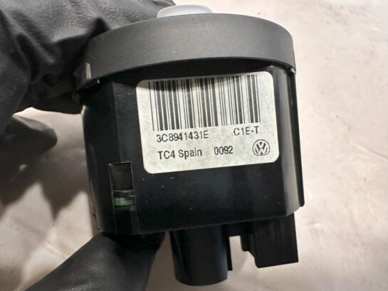 2009-2012 Volkswagen Tiguan Dashboard Headlight Switch Control 3C8941431E OEM - 45$ Picture 1 of 4 Picture 2 of 4 Picture 3 of 4