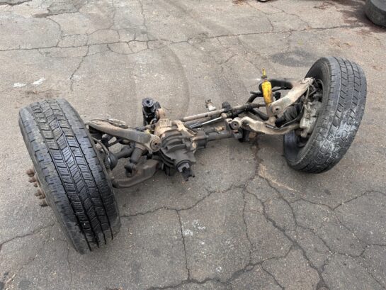 99-06 Silverado Sierra 3500 6.6L 4x4 1 Ton FRONT Suspension Axle Carrier 4.10 OE - 1950$ Picture 1 of 4