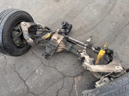 99-06 Silverado Sierra 3500 6.6L 4x4 1 Ton FRONT Suspension Axle Carrier 4.10 OE - 1950$ Picture 1 of 4 Picture 2 of 4