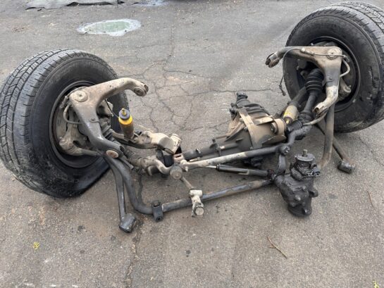 99-06 Silverado Sierra 3500 6.6L 4x4 1 Ton FRONT Suspension Axle Carrier 4.10 OE - 1950$ Picture 1 of 4 Picture 2 of 4 Picture 3 of 4 Picture 4 of 4