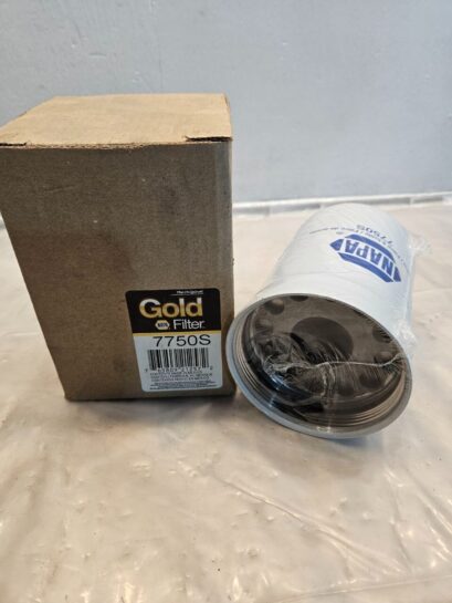 NEW NAPA GOLD OIL FILTER 7750S - 40$ Picture 1 of 3
