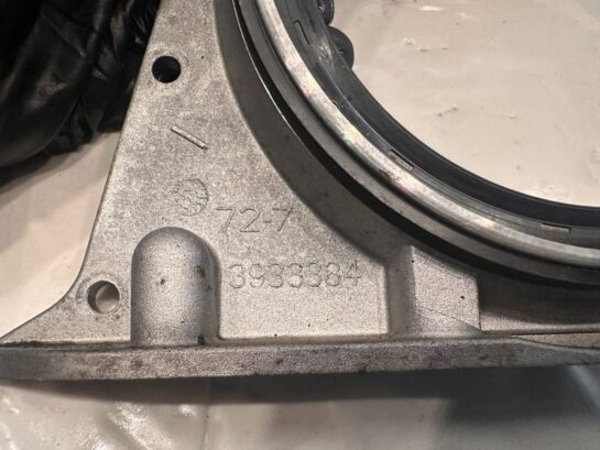 Cummins 8.3L ISL ISC Rear Main Seal Diesel Engine Cover 3933384 OEM - 60$ Picture 1 of 3 Picture 2 of 3