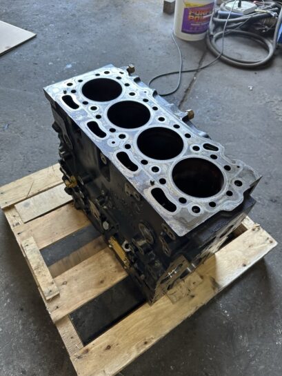 2019 Caterpillar CAT C4.4 Perkins 4 Cyl Diesel Engine Block 3518221 OEM - 1850$ Picture 1 of 12