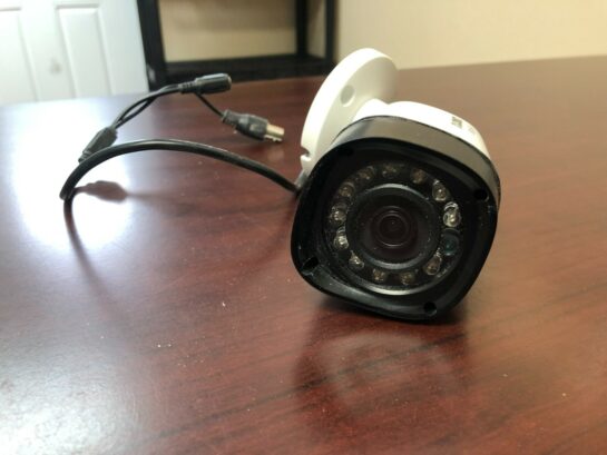 Lorex Original HD 1080p LBV2521-C Indoor and Outdoor Camera Night Vision White - 25$ Picture 1 of 3 Picture 2 of 3 Picture 3 of 3