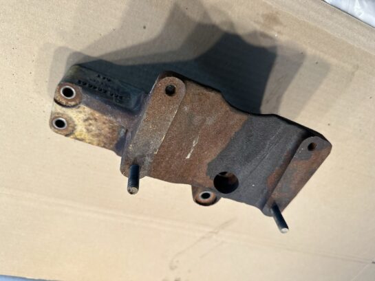 2008 Caterpillar CAT C-15 Diesel Engine Turbo Support Bracket 2865840 OEM - 175$ Picture 1 of 5 Picture 2 of 5 Picture 3 of 5 Picture 4 of 5