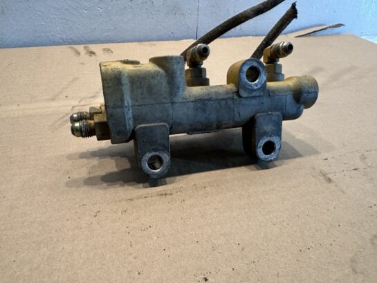 2008 CAT Caterpillar C15 ACERT Diesel Engine Fuel Manifold 316-4410, 3164410 OEM - 165$ Picture 1 of 5 Picture 2 of 5 Picture 3 of 5