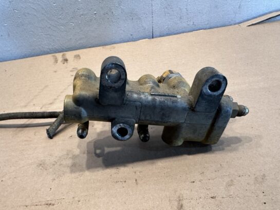 2008 CAT Caterpillar C15 ACERT Diesel Engine Fuel Manifold 316-4410, 3164410 OEM - 165$ Picture 1 of 5 Picture 2 of 5 Picture 3 of 5 Picture 4 of 5 Picture 5 of 5