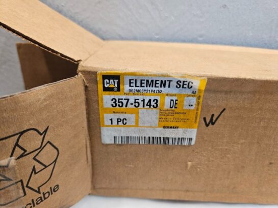 New CAT Caterpillar 357-5143 Engine Air Filter OEM - 65$ Picture 1 of 7