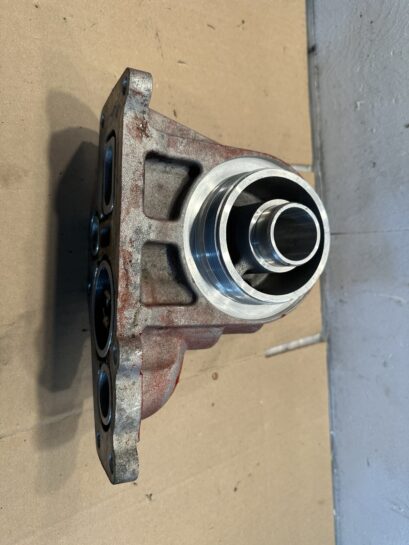 2011 Cummins ISX12 11.9l Diesel Engine Oil Filter Base Housing 2884808 OEM - 220$ Picture 1 of 5 Picture 2 of 5