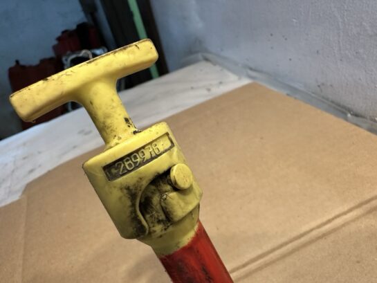 2011 CUMMINS ISX 12 DIESEL ENGINE OIL DIPSTICK 2899787 OEM 3683529 - 175$ Picture 1 of 3 Picture 2 of 3