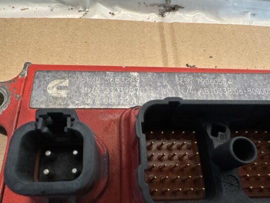 CUMMINS ISX 15 DOHC DIESEL ENGINE CONTROL MODULE ECM 3683289 OEM - 600$ Picture 1 of 5 Picture 2 of 5
