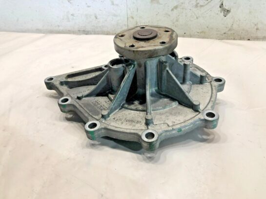 DETROIT DIESEL DD15 Engine Water Pump A472 200 04 01 A4722000401 OEM - 150$ Picture 1 of 4