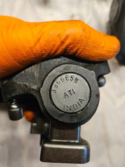 Cummins ISC/ISL 8.9L Diesel Engine Rocker Arm Assembly 3966658 OEM - 500$ Picture 1 of 6 Picture 2 of 6 Picture 3 of 6