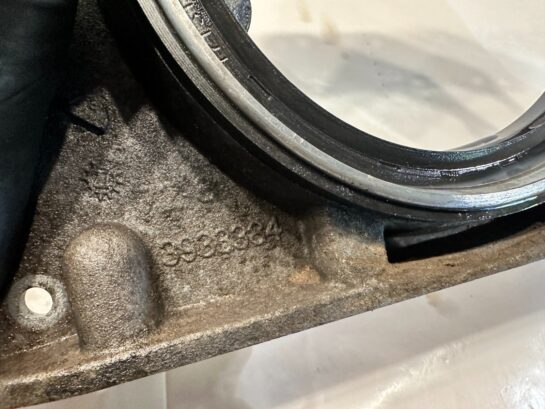 Cummins 8.3L ISL ISC Rear Main Seal Diesel Engine Cover 3933384 OEM - 45$ Picture 1 of 3 Picture 2 of 3