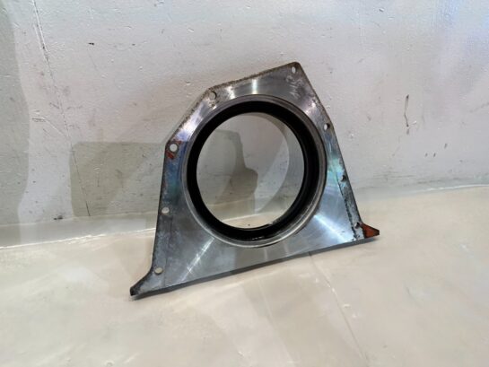 Cummins 8.3L ISL ISC Rear Main Seal Diesel Engine Cover 3933384 OEM - 45$ Picture 1 of 3 Picture 2 of 3 Picture 3 of 3