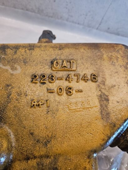 CAT C15 Diesel Engine Oil Cooler Bonnet 223-4746 OEM - 435$ Picture 1 of 4