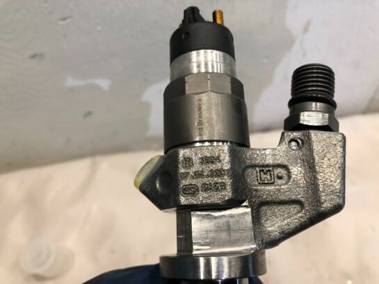 Bosch 2001-04½ DURAMAX Chevy LB7 6.6L Fuel Injector 97208074 OEM 0986435502 - 264$ Picture 1 of 5 Picture 2 of 5 Picture 3 of 5 Picture 4 of 5