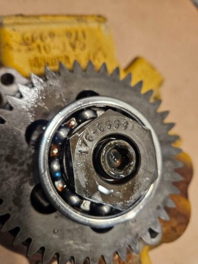 2003 CATERPILLAR C10/C12 WATER PUMP Assembly 105-4213 OEM 176-6999 - 175$ Picture 1 of 3 Picture 2 of 3